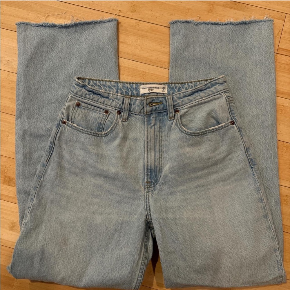 Abercrombie and Fitch curve love the loose high rise, raw distressed hem